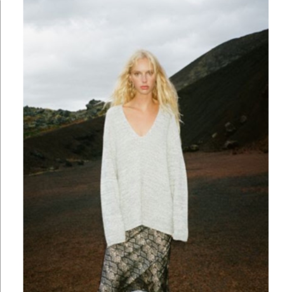 UO Victoria Oversized V-Neck Sweater